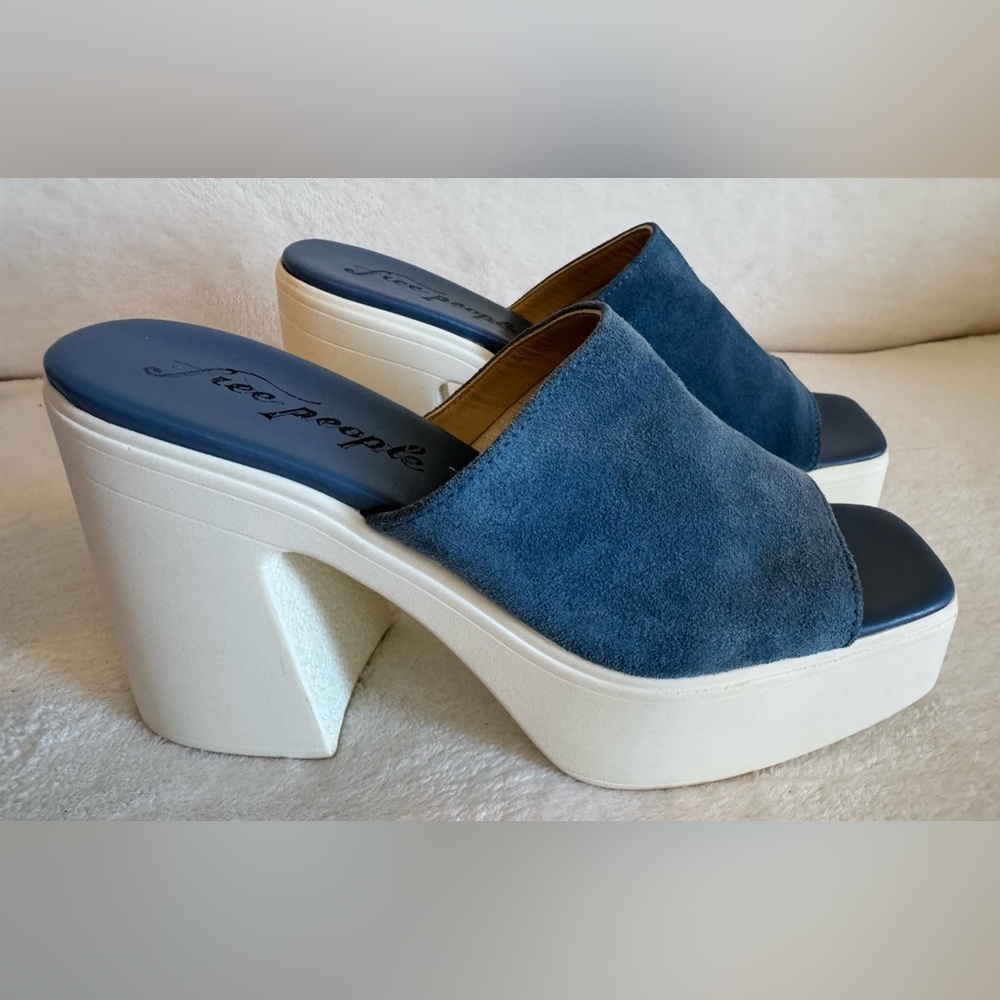 NEW Free People Zoe Platform Sandals in Blue Suede Made in Italy Size 39 - Picture 2 of 9
